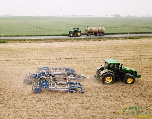 https://www.porstlandtechnik.de/cache/vs_Ersteinsatz Köckerling Allrounder -flatline- mit John Deere 8370R_DJI_0008_bearbeitet_WEB-5850.jpg